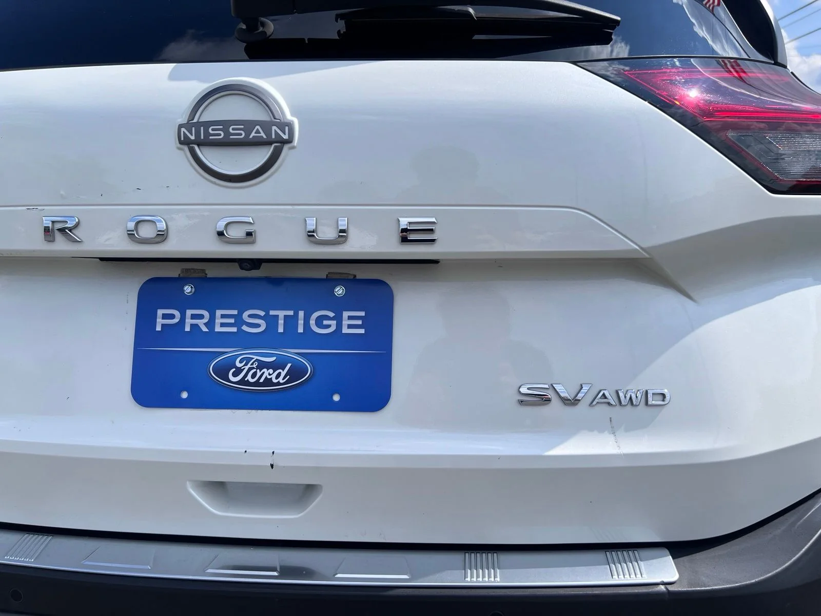 Used 2022 White Nissan SV image 13