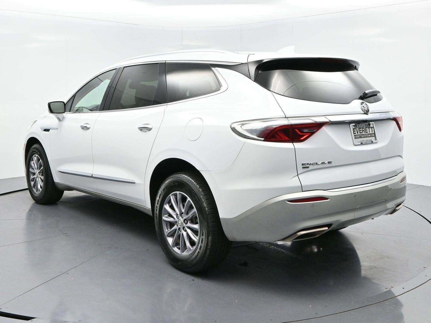Used 2023 Summit White Buick Essence image 5