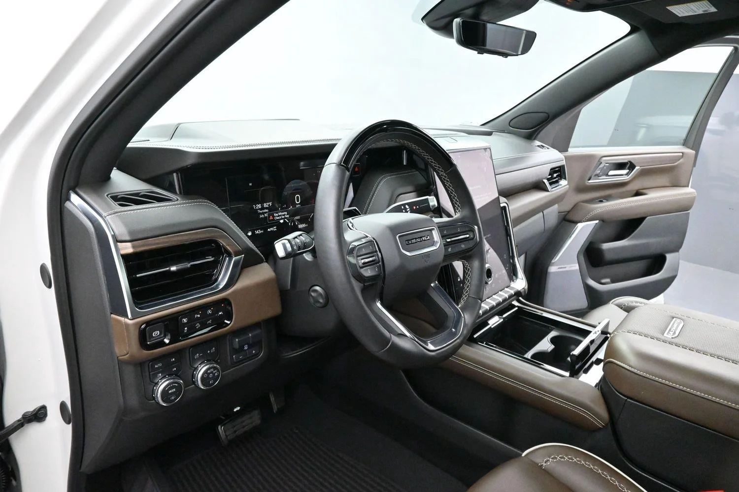 Used 2025 White Frost Tricoat GMC Denali Ultimate image 13