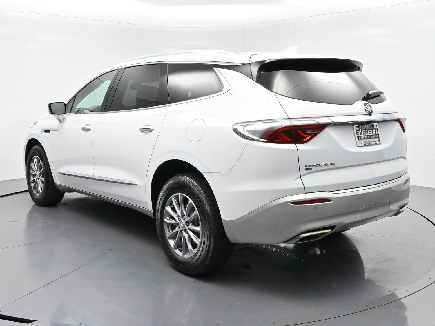 Used 2023 Summit White Buick Essence image 5