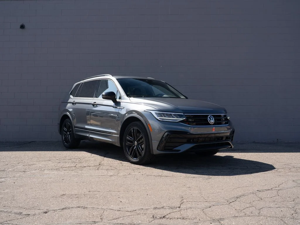 Used 2022 Gray Volkswagen 2.0T SE R-Line Black image 9