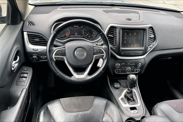 Used 2014 Silver Jeep Trailhawk image 5