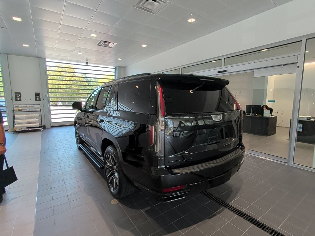 Certified Used 2022 BLACK RAVEN Cadillac Sport Platinum image 5