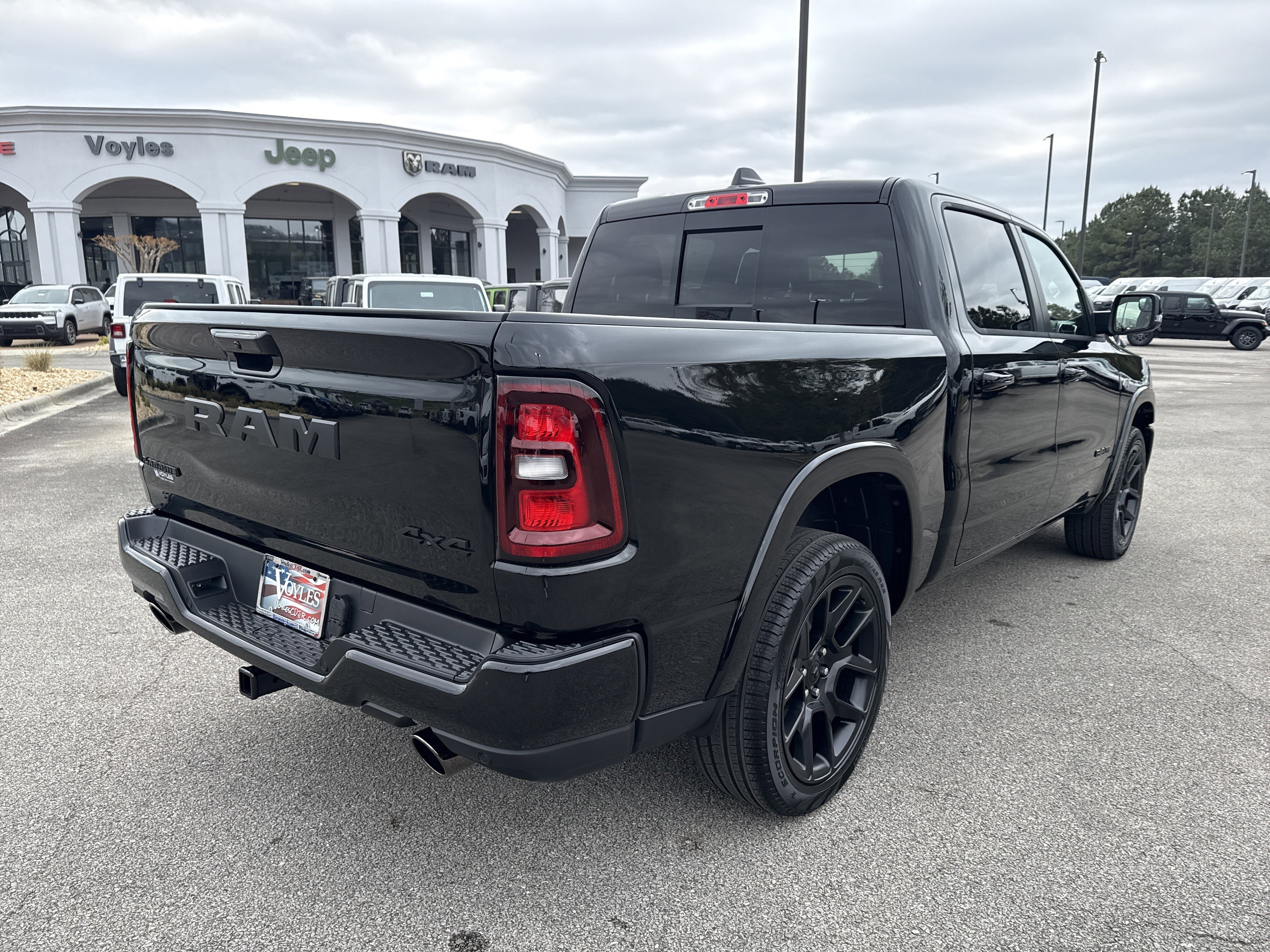 New 2026 Diamond Black Crystal Pearl-Coat Exterior Paint RAM Laramie image 7