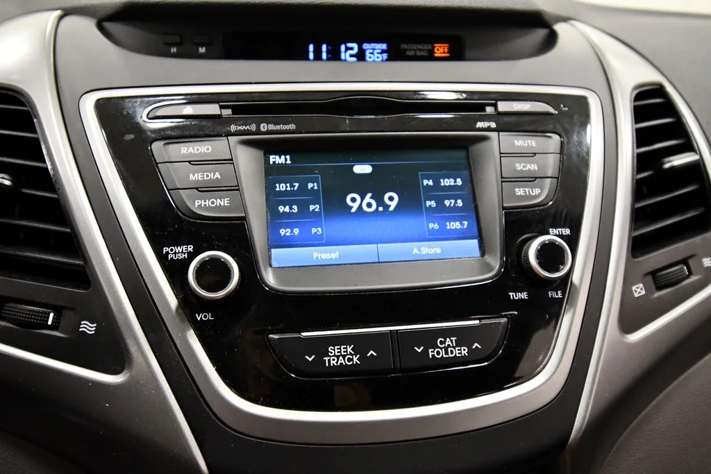Used 2016 Red Hyundai SE image 21