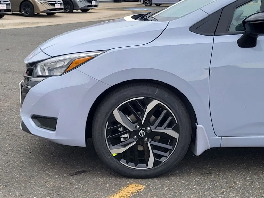 2025 Nissan Versa Sedan SR - Photo 6