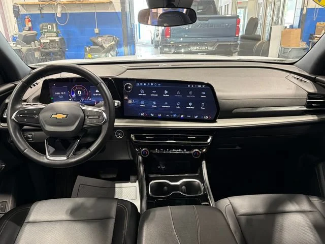 Used 2025 Summit White Chevrolet LT image 30