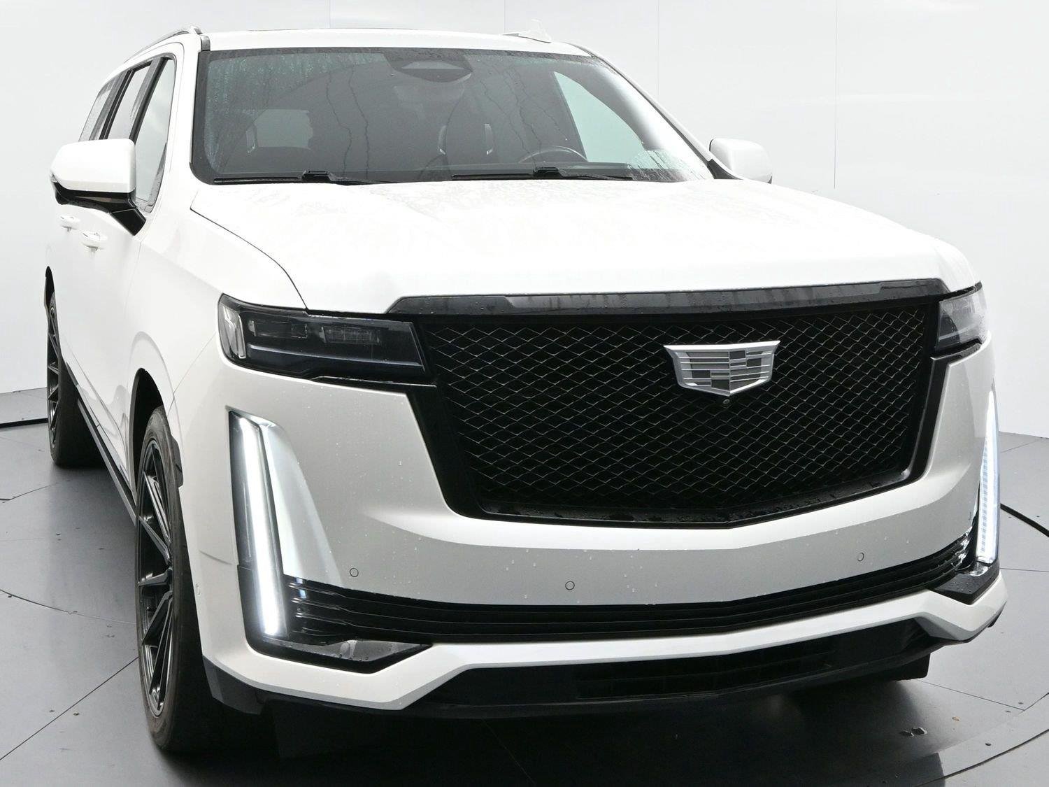 Used 2021 Crystal White Tricoat Cadillac Sport Platinum image 2