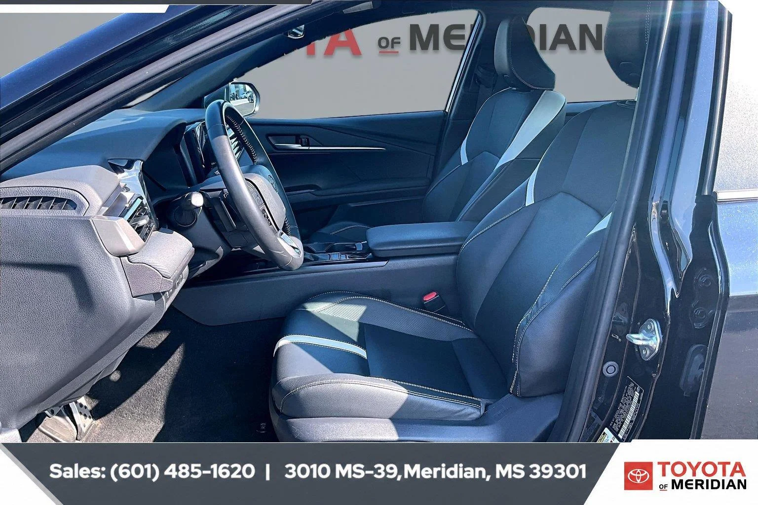 Used 2025 Midnight Black Metallic Toyota SE (Natl) image 18