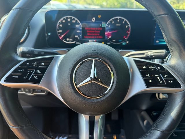 Used 2025  Mercedes-Benz GLB 250 image 23