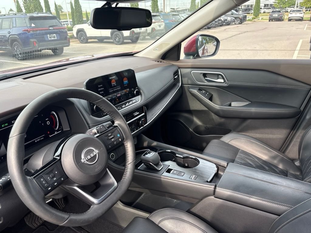 Used 2023 Red Nissan Platinum image 4