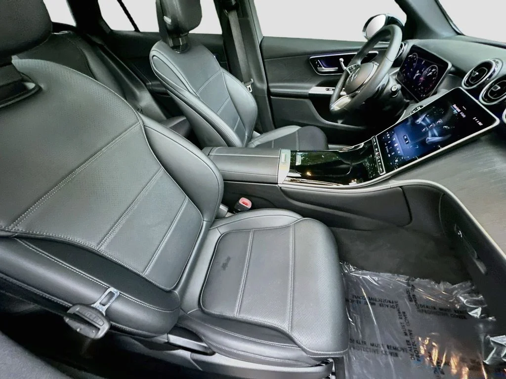 Used 2025 Black Mercedes-Benz GLC 300 image 28