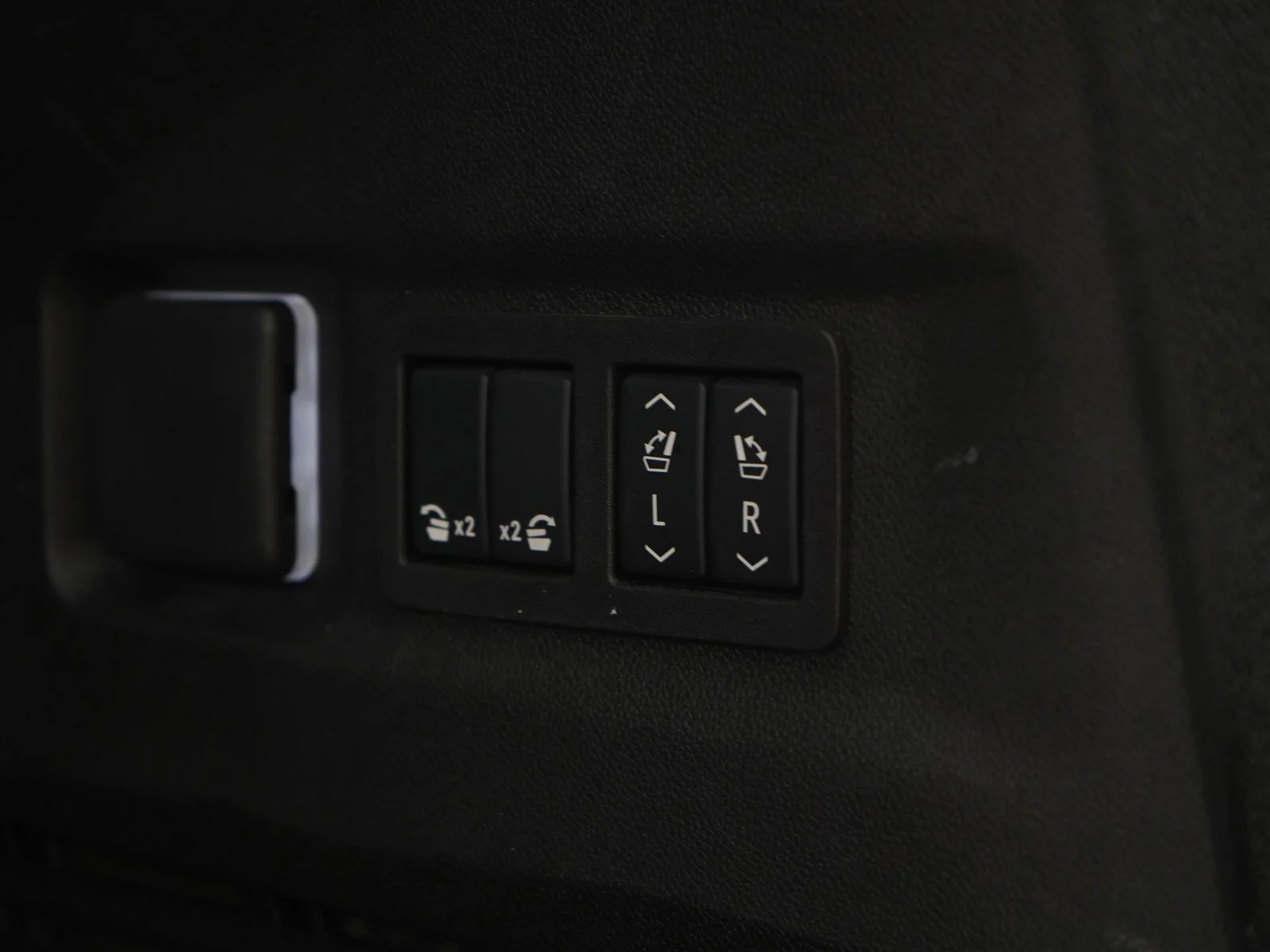 Used 2025 Summit White GMC Denali image 19