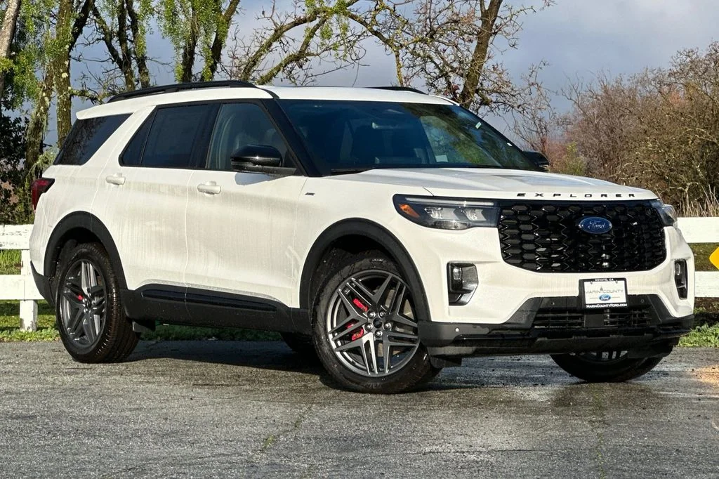 New 2026 White Metallic Ford ST-Line image 2