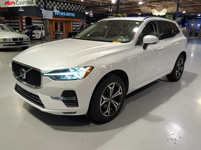 2022 Volvo XC60 B5 Momentum