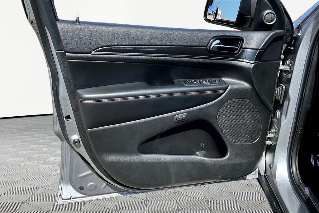 Used 2019 Silver Jeep Trailhawk image 21