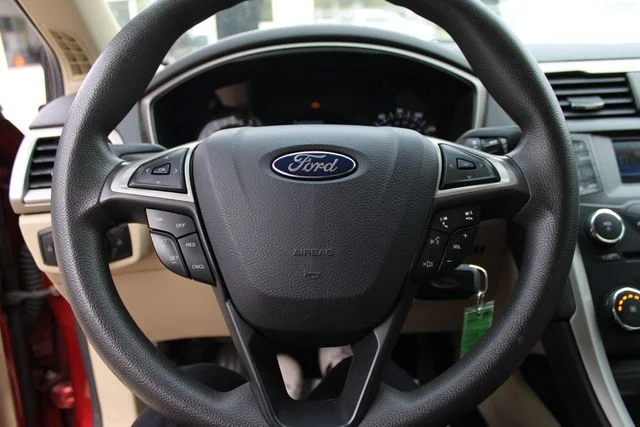 Used 2014 Red Ford SE image 8