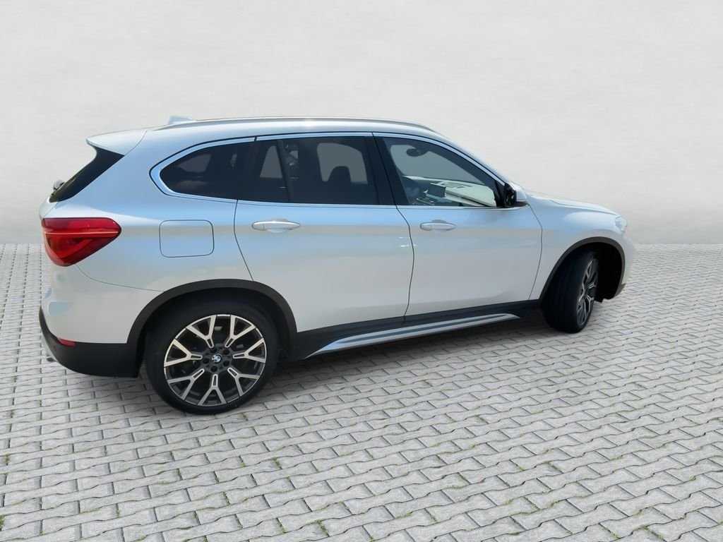 Used 2021 White BMW xDrive28i image 9