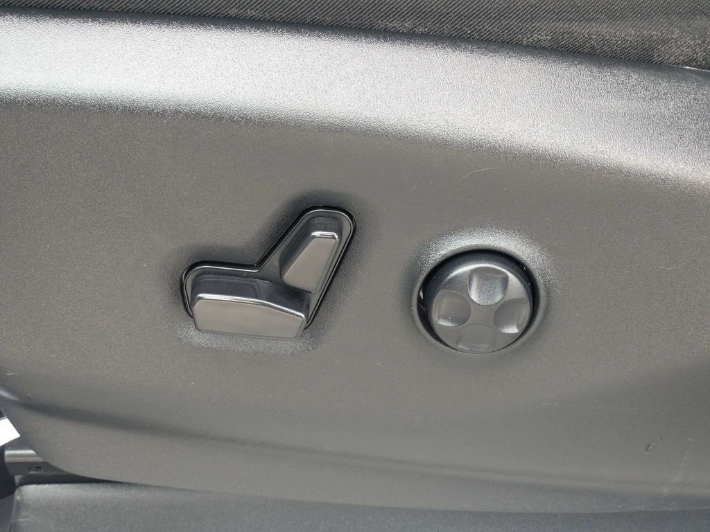 Used 2024 Silver Chrysler Touring L image 21