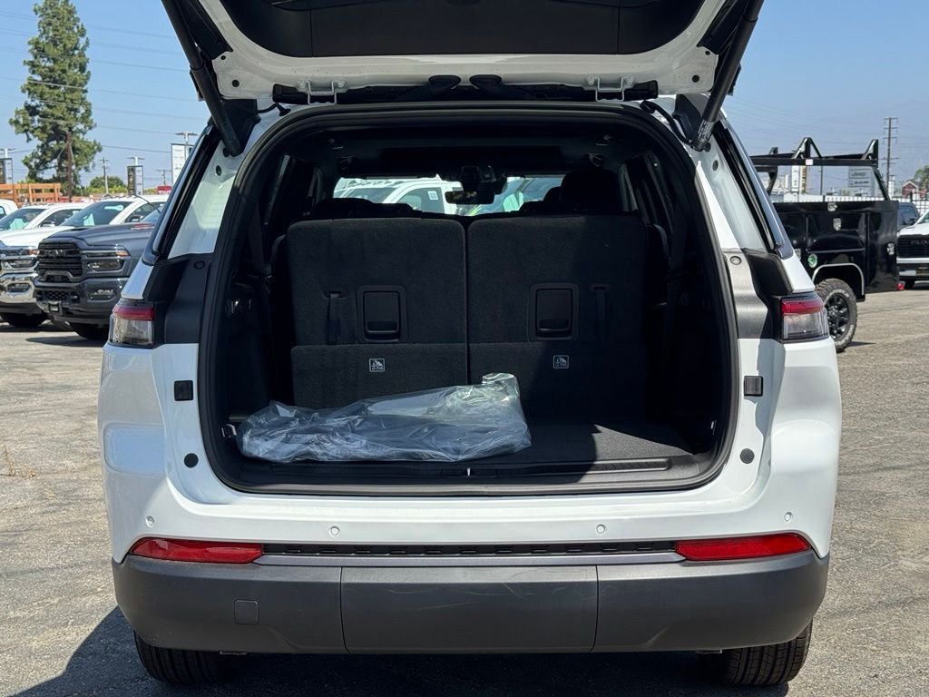 New 2026 Bright White Clear-Coat Exterior Paint Jeep Altitude image 14