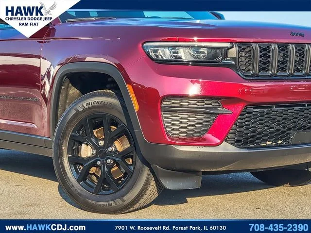 Used 2024 Red Jeep Altitude X image 3