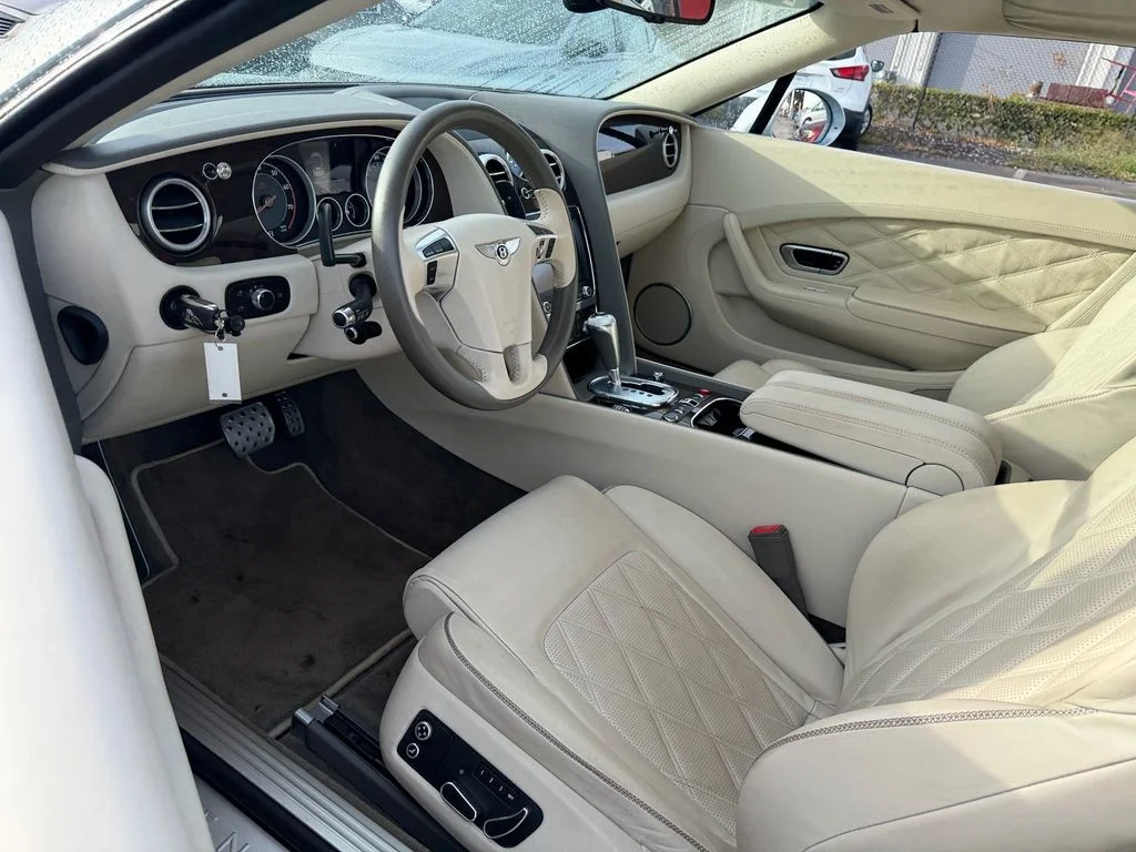 Used 2013 Silverlake Metallic Bentley GT V8 Convertible image 10
