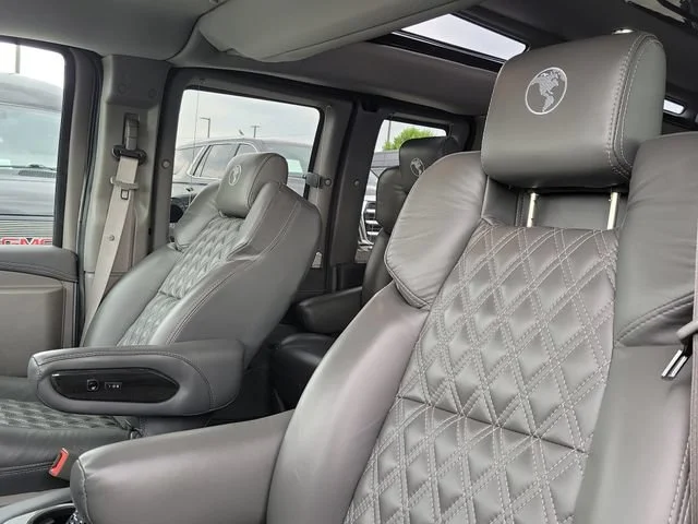 Used 2025 Special Exterior Color GMC Work Van image 7