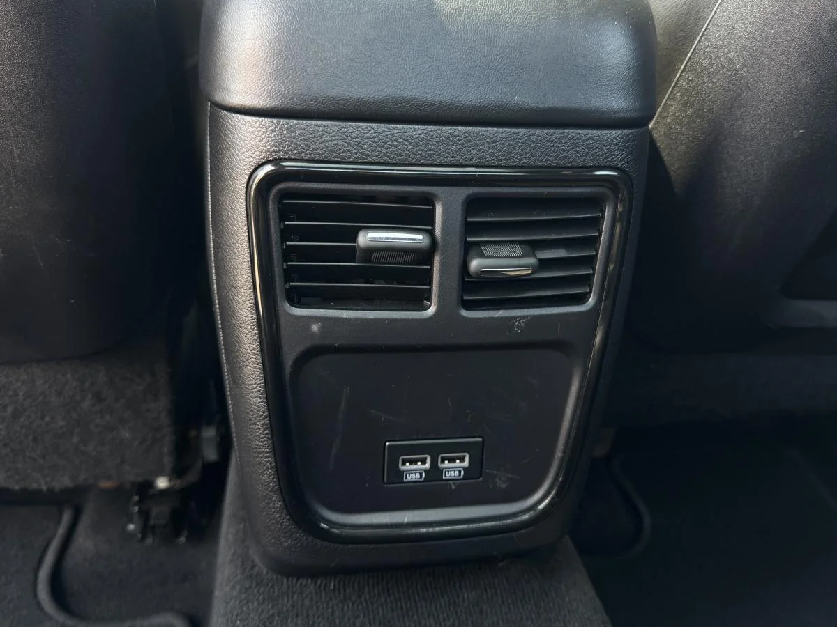 Used 2021 Black Chrysler S V6 Awd image 23