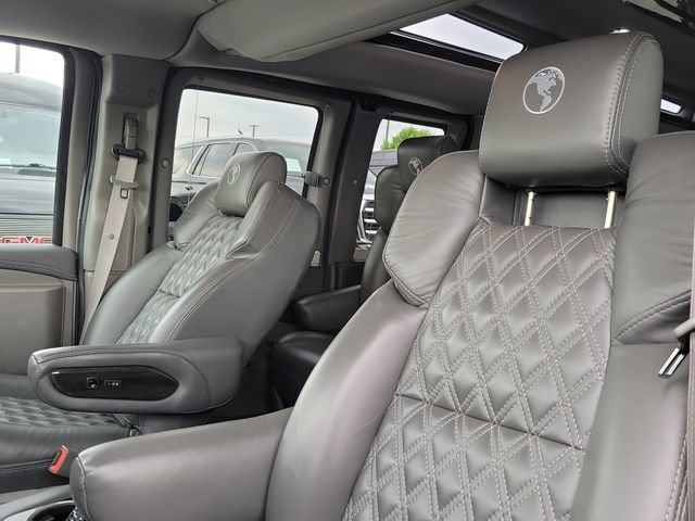Used 2025 Special Exterior Color GMC Work Van image 7