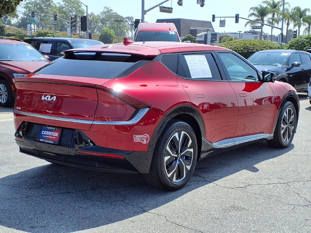 Certified Used 2023 Red Kia Wind image 6