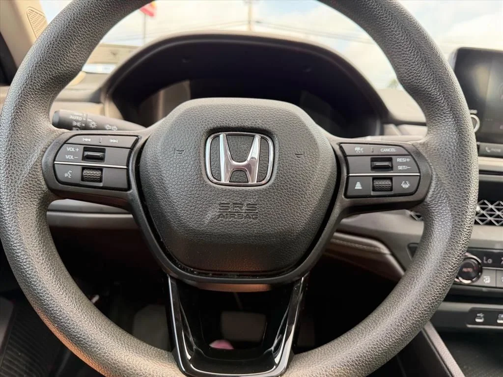 Used 2023  Honda EX image 18