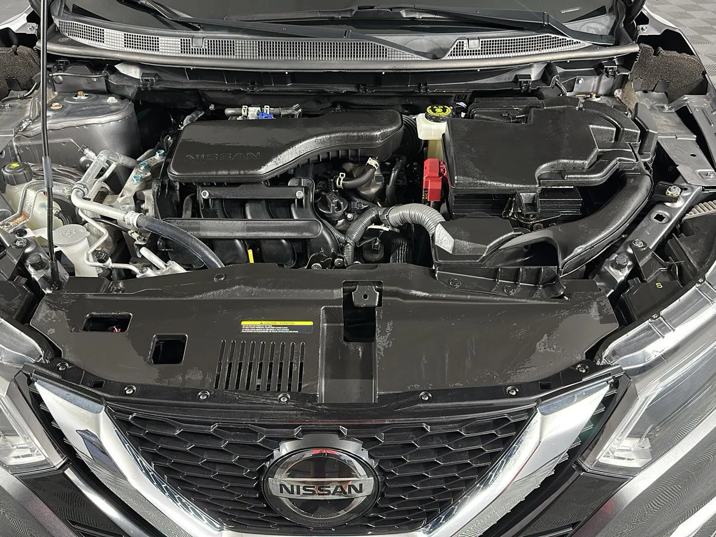 Used 2022 Gun Metallic Nissan SL image 3