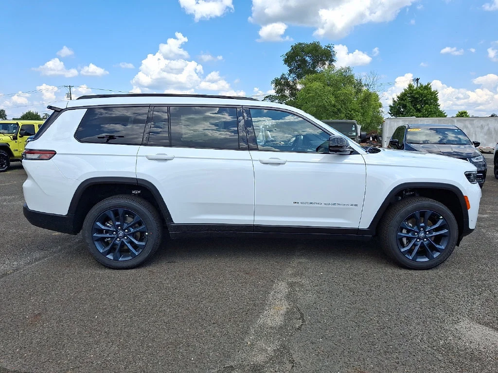 New 2026 Bright White Clear-Coat Exterior Paint Jeep 85th Anniversary Edition image 9
