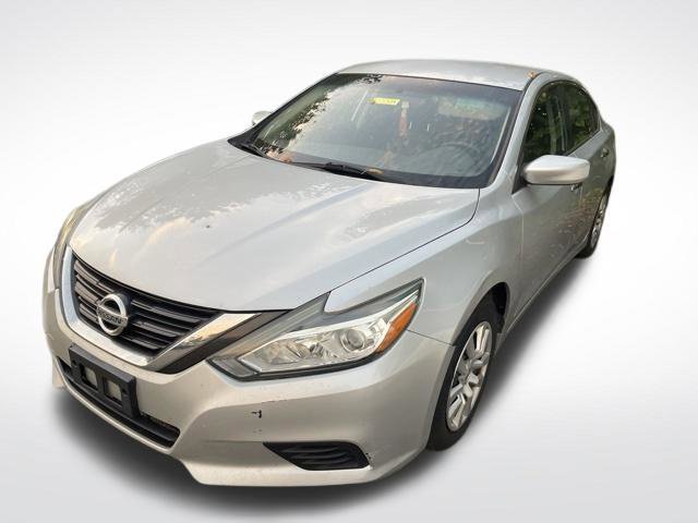 Used 2016  Nissan 2.5 S image 4