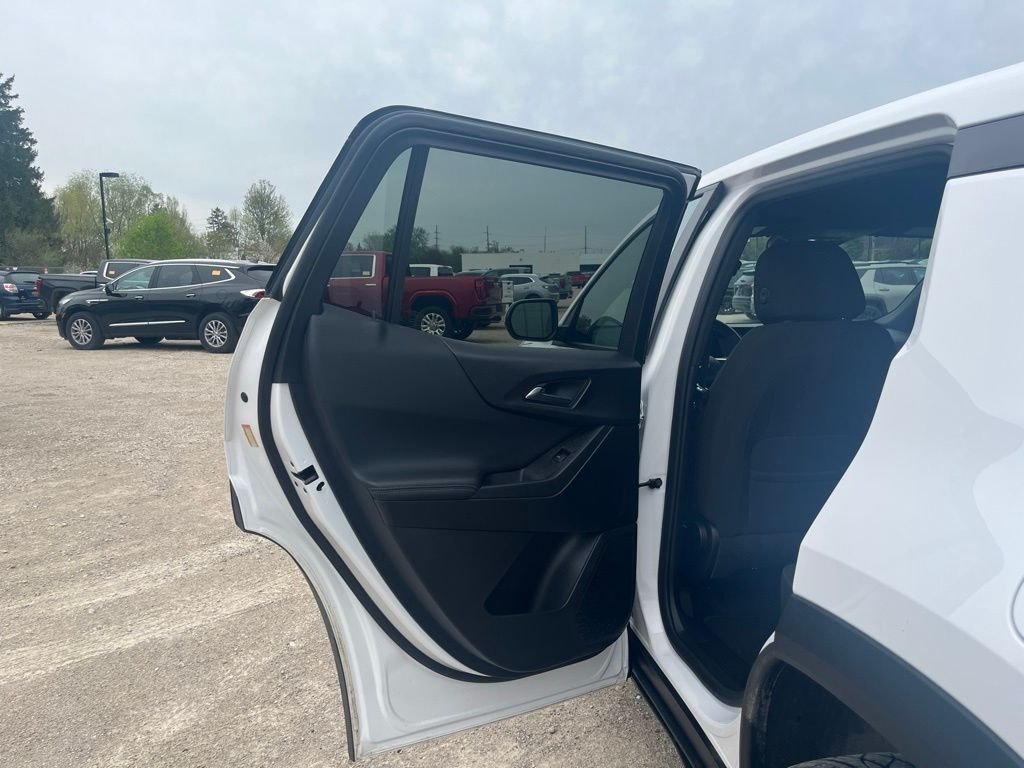 Used 2025 Summit White Chevrolet LT image 28