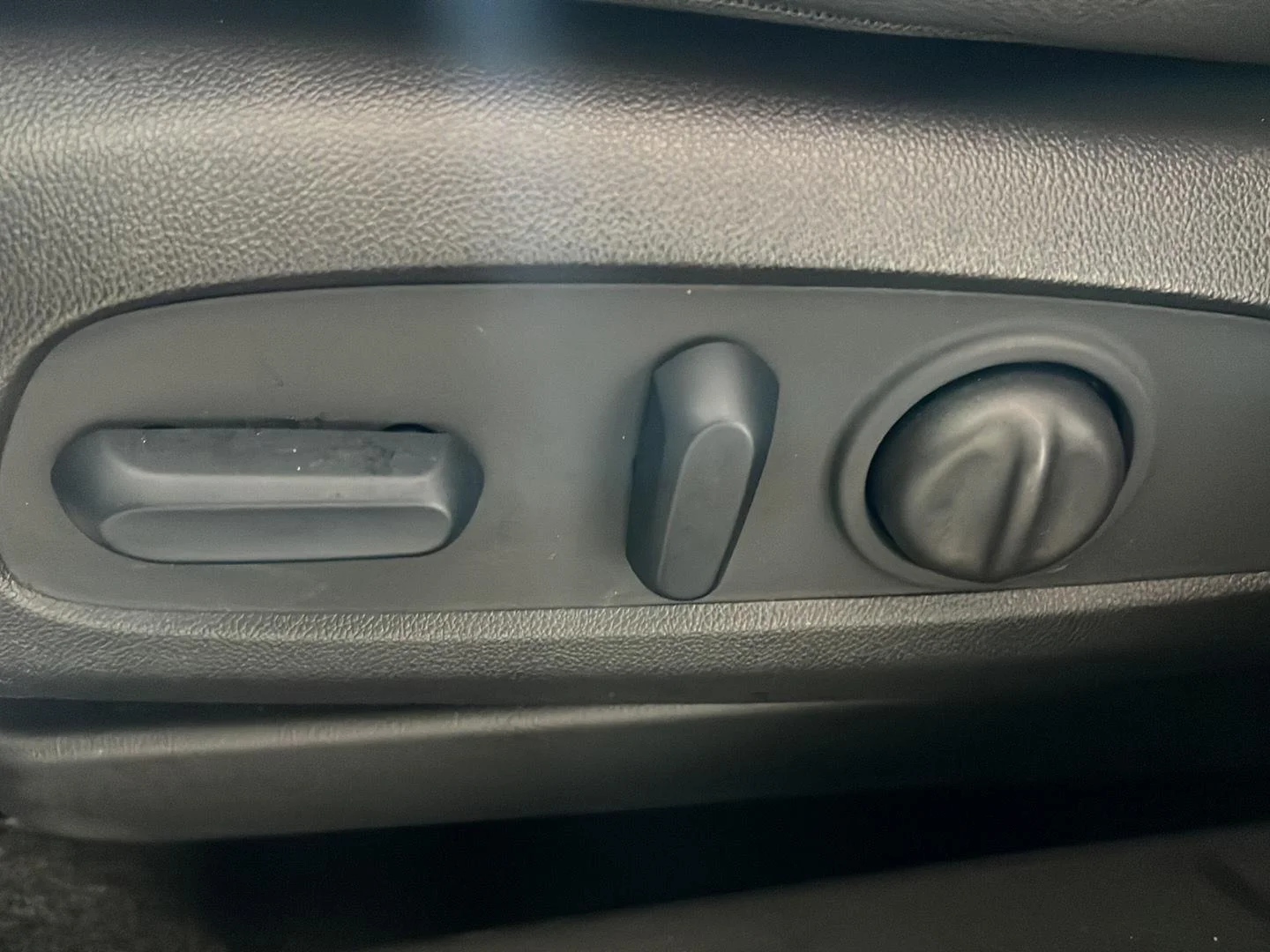 Used 2023 Summit White Buick Preferred image 11