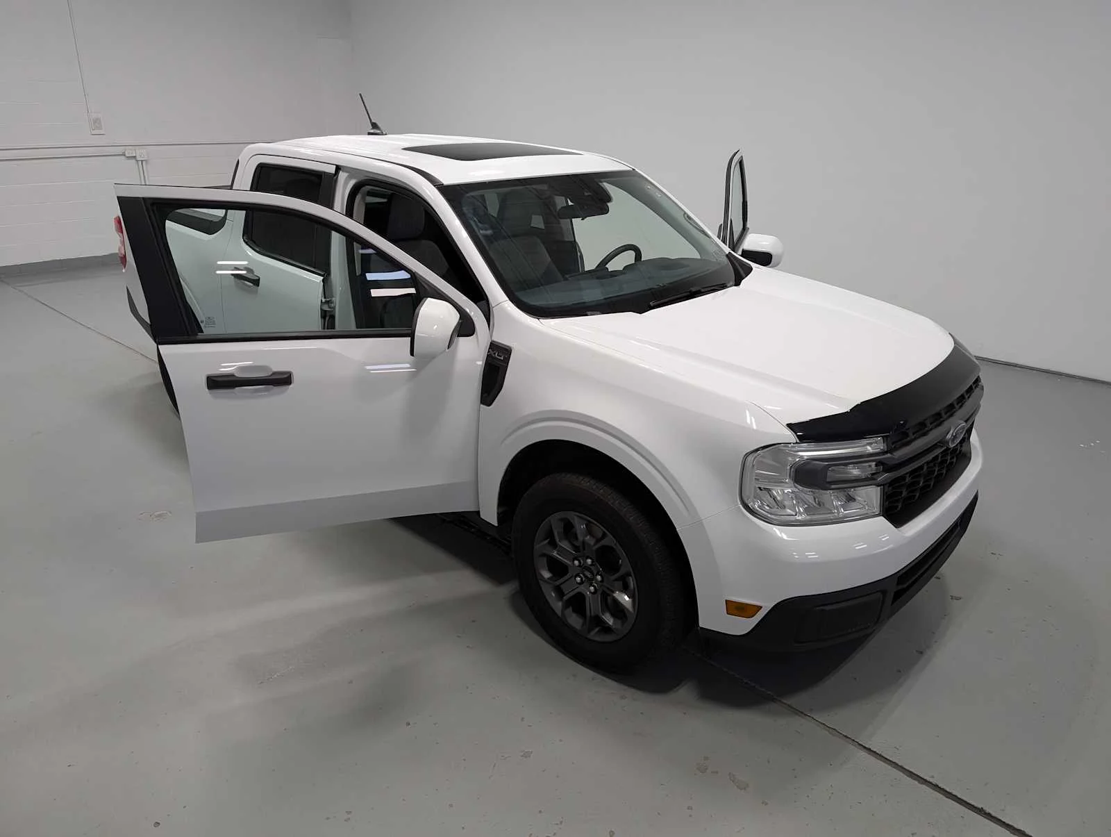 Used 2023 Oxford White Ford XLT image 19