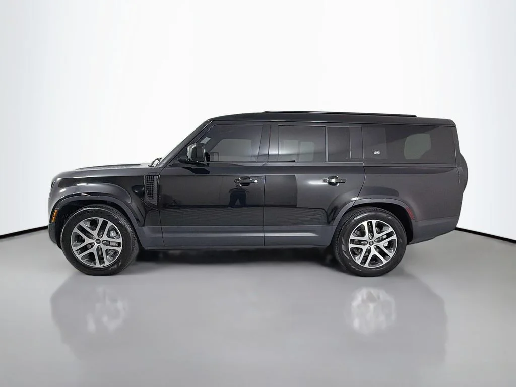 Used 2023 Santorini Black Metallic Land Rover SE image 8