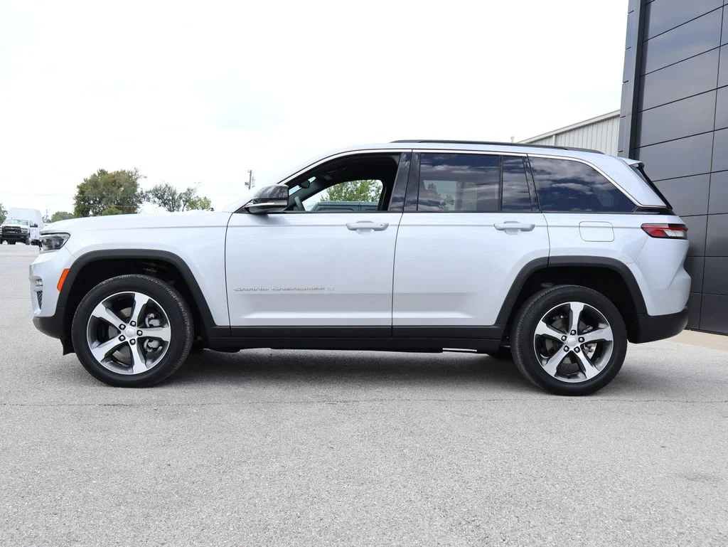 Used 2024 Silver Jeep Limited image 2