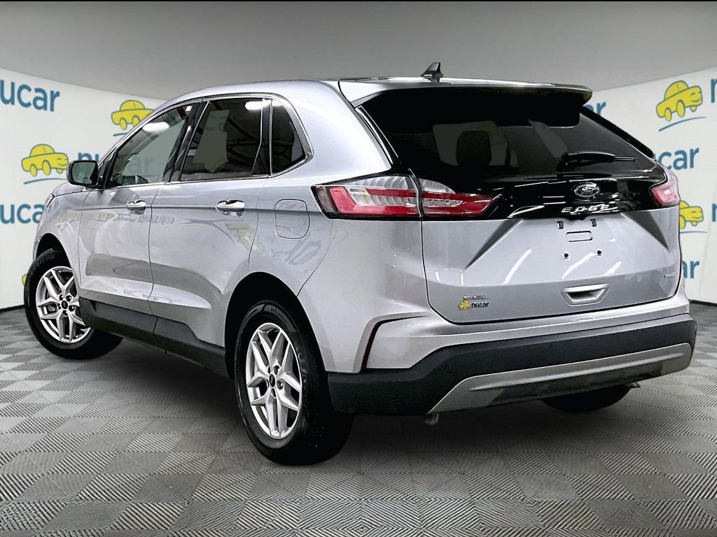 Used 2024 Silver Ford SEL image 4