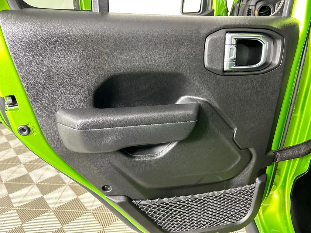 Used 2025 Green Jeep Mojave image 17