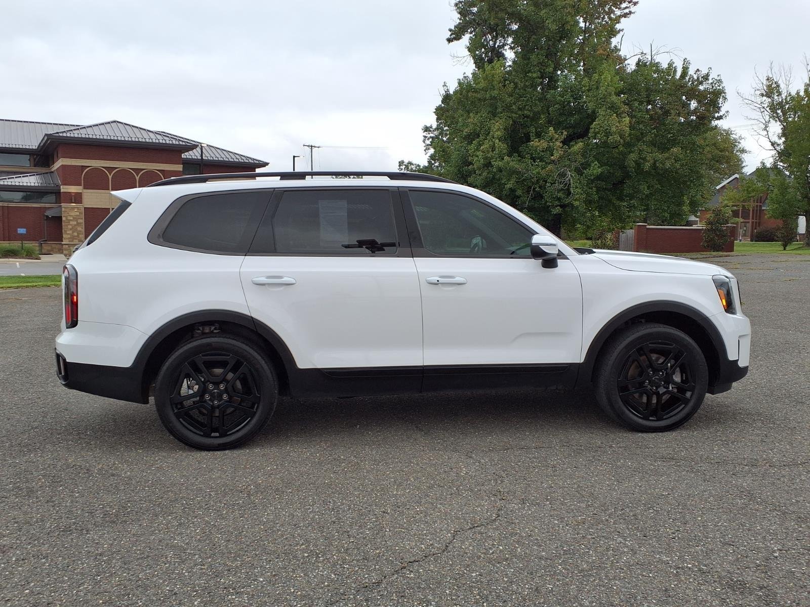 Used 2025 Glacial White Pearl Kia EX X-Line image 11