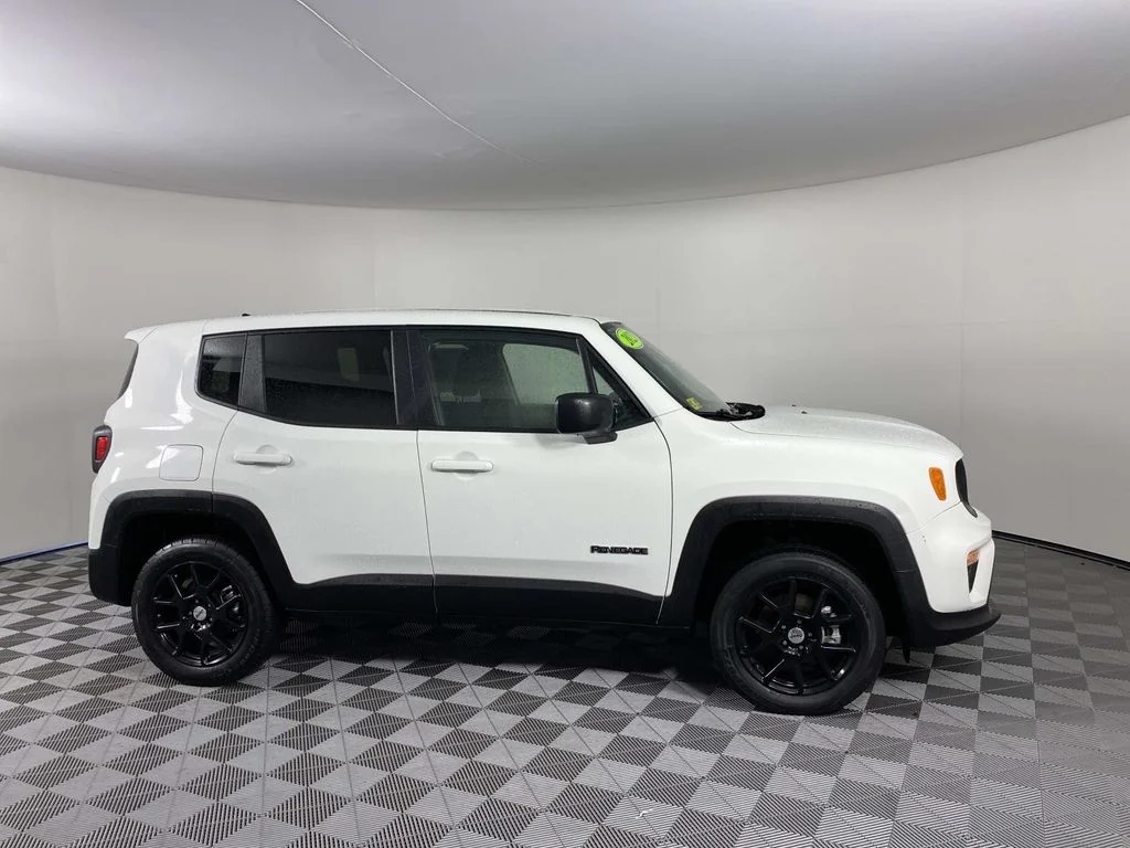 Used 2023 White Jeep Latitude image 10