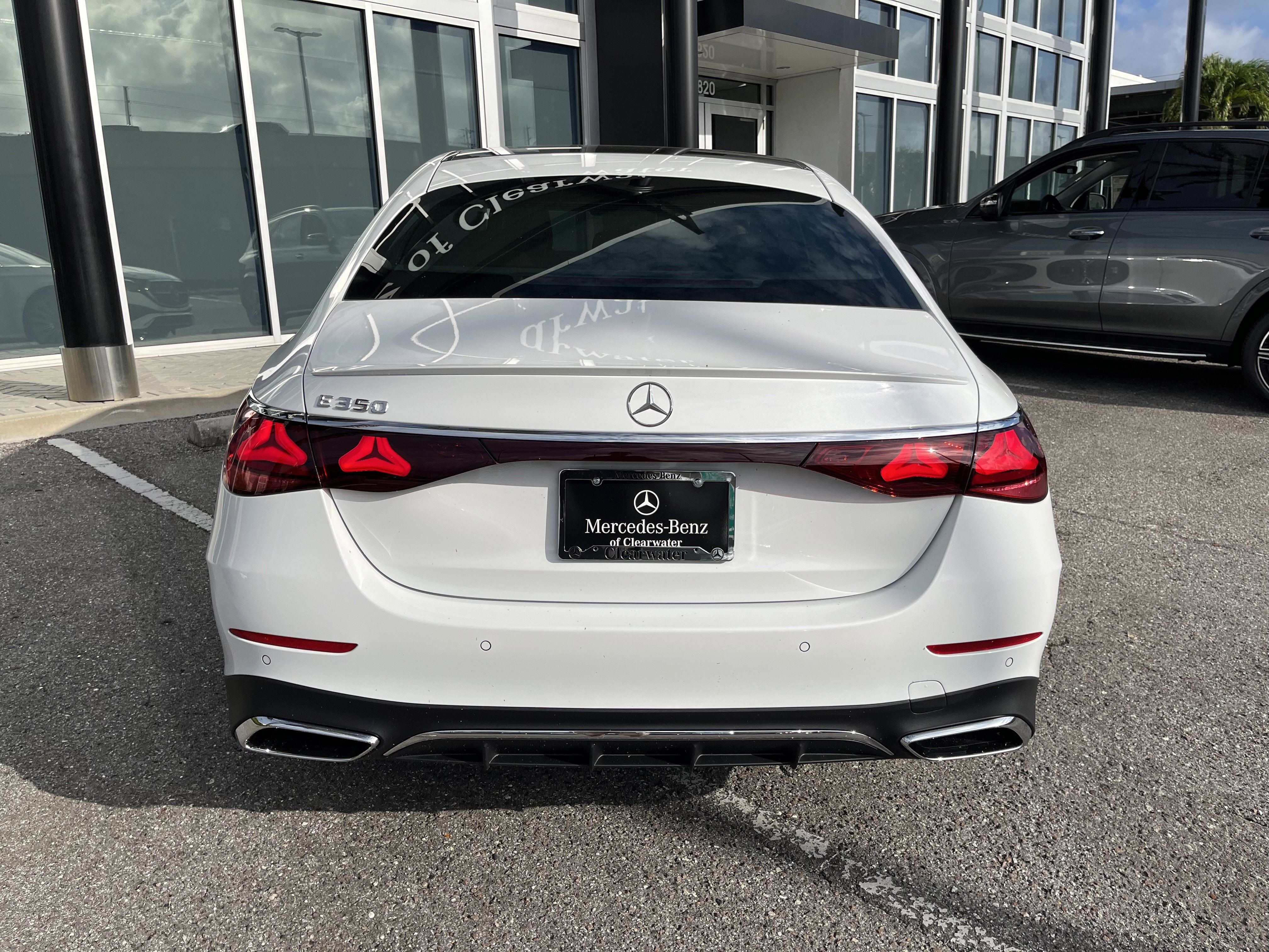 New 2026 MANUFAKTUR Moonlight White Metallic Mercedes-Benz E 350 image 33