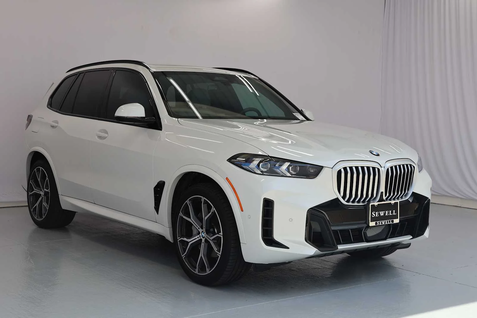 Certified Used 2026 Mineral White Metallic BMW xDrive40i image 4