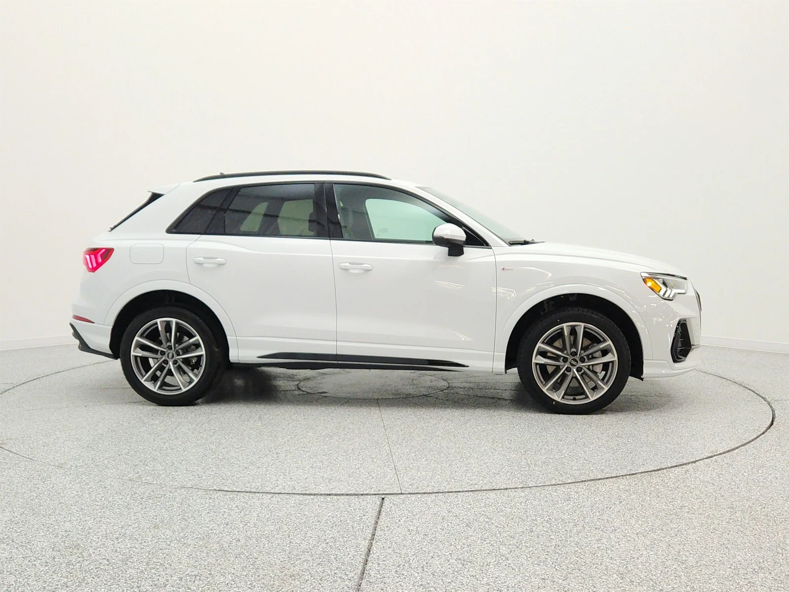 Used 2023 Glacier White Metallic Audi S line Premium Plus image 4
