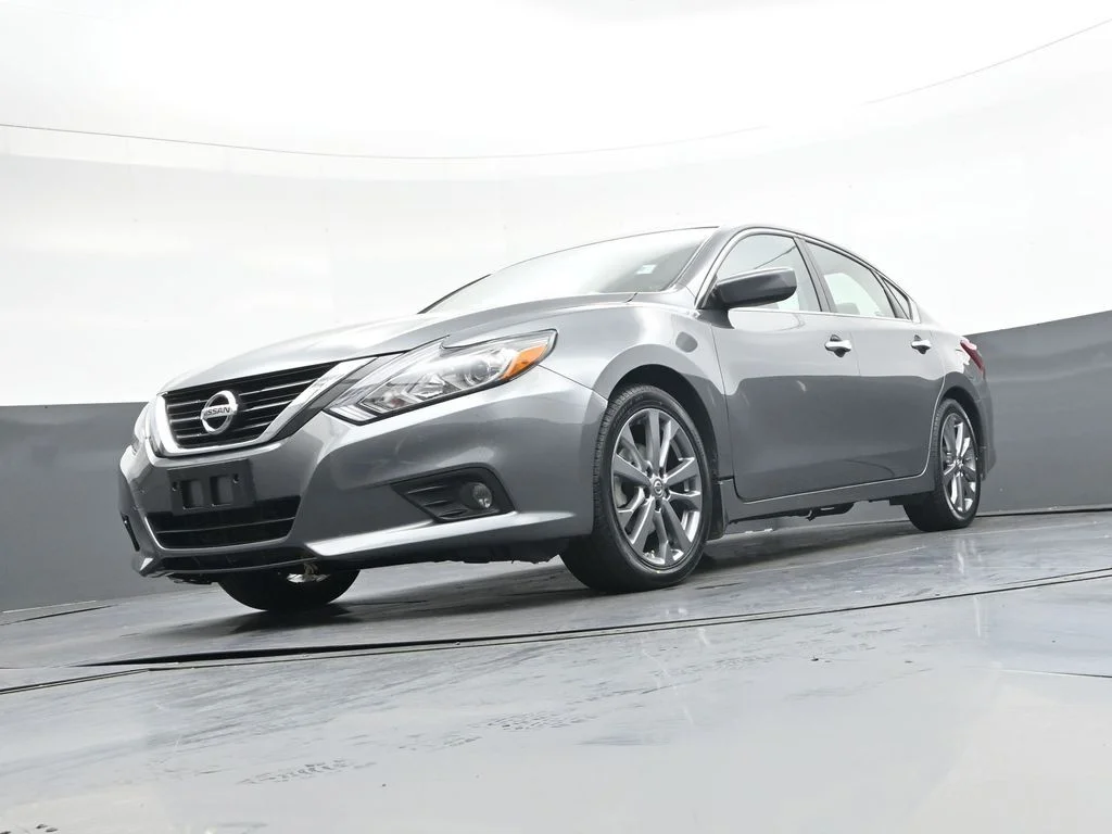 Used 2018 Gray Nissan 2.5 SR image 39