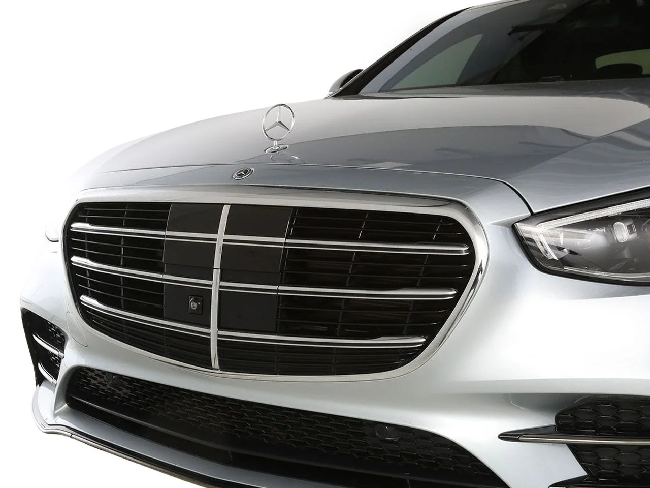 Used 2023 Silver Mercedes-Benz S 500 image 3