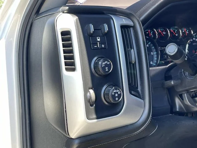 Used 2018 Silver GMC SLT image 19