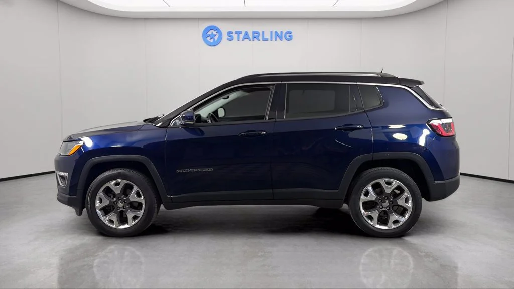 Used 2018  Jeep Limited image 3